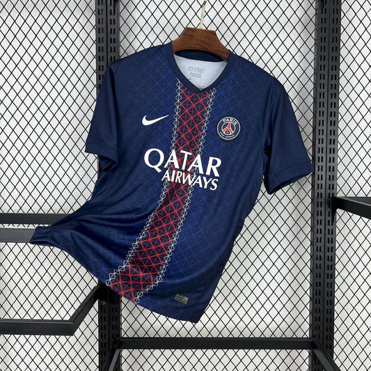 Paris Saint-Germain ( PSG ) – Maillot Domicile 25/26 – Bleu Marine & Rouge